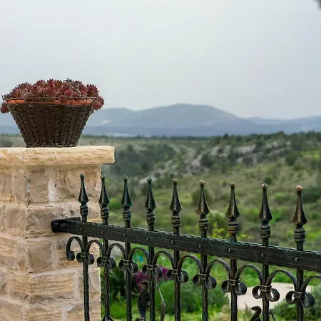 Bijeli Dvori * Skradin