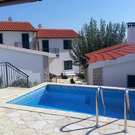 Bijeli Dvori Villa *